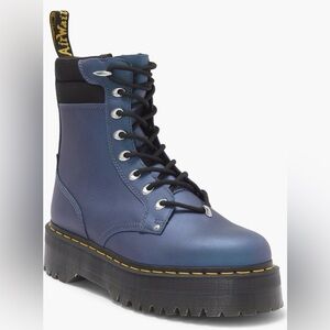 NWT DR. MARTENS Jadon HDW II Platform Boot
(Size 6 Women’s)